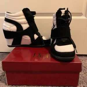 Fashion tennis shoes